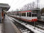 Eine Doppeltraktion aus Stadtbahnwagen B der Dortmunder Stadtwerke steht am 06.01.2011 in der Haltestelle  Insterburger Strae  in Dortmund-Huckarde.