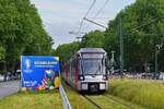 Neben den B80 wurde als Zubringer zum EM-Spiel in der Düsseldorfer Arena am 17.06.2024 auch ein Dreiwagenzug der neubeschafften Stadtbahnwagen vom Typ HF 6 eingesetzt, hier mit dem HF6 4305 an