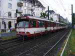 Eine Doppeltraktion aus DUEWAG-GT8SU der Rheinbahn auf der Luegallee in Dsseldorf-Oberkassel als Linie U77 nach Dsseldorf-Holthausen am 30.