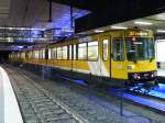 Eine Doppeltraktion aus Stadtbahnwagen B der ersten Generation im Bahnhof  Essen Hauptbahnhof  als Zug der Linie U17 nach Gelsenkirchen-Horst am 18.