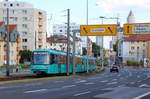 VGF Bombardier U5-50 Wagen 808 am 05.08.17 auf der Frankfurter Breitenbachbrücke als Umleiter auf der der Linie U6 