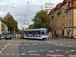VGF Bombardier U5-50 Wagen 890 TG Bornheim Vollwerbung am 21.10.17 in Frankfurt Eckenheim von einen Gehweg aus fotografiert