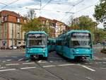 VGF Bombardier U5-50 Wagen 923 und 908 am 21.10.17 in Frankfurt Eckenheim von einen Gehweg aus fotografiert