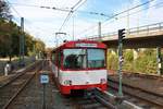 VGF Düwag U2 Wagen 305+304 am 06.10.18 in Frankfurt Ginnheim vom Bahnsteig aus fotografiert