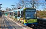 VGF Bombardier U5-25 Wagen 658 am 29.03.19 in Frankfurt Industriehof mit der Senckenberg Werbung 