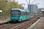 VGF Bombardier U5-25 Wagen 616 am 06.04.19 in Frankfurt Niddpark als U9 vom Bahnsteig aus mit Tele Zoom fotografiert