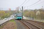 VGF Bombardier U4 Wagen 519 am 06.04.19 in Frankfurt Niddpark als U1 vom Bahnsteig aus mit Tele Zoom fotografiert