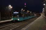 VGF U4 Wagen 527 am 16.01.21 als U1 in Frankfurt Niddpark als Langzeitbelichtung