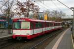 VGF Düwag U2 Wagen 135 in Frankfurt Enkheim am 27.11.22 bei Bewegungsfahrten