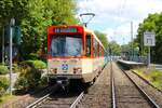 VGF Düwag Pt-Wagen 148+736 am 09.06.24 in Frankfurt am Main Eckenheim von einen Gehweg aus fotografiert