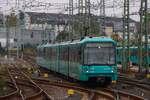 VGF U-Bahn Frankfurt am Main Bombardier Flexity Swift U5-50 Wagen 827 in Heddernheim auf der A-Strecke am 11.10.25 vom Bahnsteig aus fotografiert