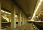 Am 12.03.2006 befanden sich noch ein Fahrzeug und auch Fahrgste in der U-Bahn-Station Eschenheimer Tor, nachdem der letzte planmige U-Bahn-Zug die Station verlassen hatte. Der Grund dafr lag in einer Veranstaltung eines Vereins, der einen Tunnelspaziergang auf dem Abschnitt Eschenheimer Tor - Sdbahnhof durchfhrte. Nachdem alle Teilnehmerinnen (gab es auch) und Teilnehmer eine Haftungsausschluerklrung gegenber dem Verkehrsbetrieb unterschrieben hatten, ging es los. Der Pt-Triebwagen 665 folgte den Spaziergngern in gebhrendem Abstand.