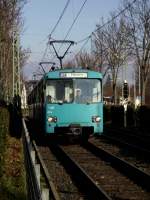 VGF U2 Wagen 405 als U7 am 30.12.13 in Frankfurt Enkheim von einen Bahnübergang aus fotografiert