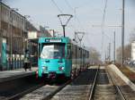 VGF Düwag Ptb Wagen 706 am 18.03.16 in Frankfurt am Main Eckenheim auf der Linie U5 von einen Gehweg aus fotografiert wo die Strecke eine 90° Kurve macht.
