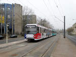 VGF Bombardier U5-25 Wagen 693 ist der 200. neue U-Bahn Wagen. Er hat Vollwerbung für die Partnerschaft von Frankfurt und Birmingham, die seit 50 Jahren besteht. Hier am 31.12.16 in Eckenheim 