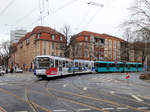 VGF Bombardier U5-25 Wagen 693 ist der 200. neue U-Bahn Wagen. Er hat Vollwerbung für die Partnerschaft von Frankfurt und Birmingham, die seit 50 Jahren besteht. Hier am 14.01.17 in Eckenheim