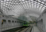 Unter stählernem Himmel -    Stadtbahnstation Noltenmeyerbrücke über dem Mittellandkanal in Hannover.