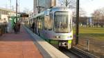 Wagen 2036 der Stadtbahn Hannover als Linie 8 zum Hauptbahnhof in der Haltestelle Messe/Nord.