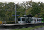 Mittelhochbahnsteige in Hannover-Kleefeld -    An der Haltestelle Nackenberg verzweigen sich die Linie 4 nach Roderbruch und die Linie 5 nach Anderten.