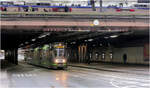 Durch die enge Unterf�hrung - 

... der Lister Meile erreichen die Stadtbahnz�ge der Linien 10 und 17 die R�ckseite des Hauptbahnhofes. �ber der Unterf�hrung ist ein S-Bahnzug zu erkennen. 

Auf dieser Seite soll ein weiterer Bahnsteig mit zwei Gleisen f�r die S-Bahn gebaut werden.

05.05.2026 (M)