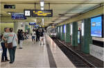 Die erste U-Bahnstrecke in Hannover -     Als erster Teil eine riesigen U-Bahnstation im Zentrum der Stadt ging 1975 auch die Bahnsteige der A-Strecke in der -2 Ebene am Kr�pcke in Betrieb.