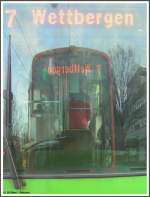 Spiegelung des Triebwagens 6146 in der Heckscheibe des Triebwagens 6122 am 29.12.2007 auf der Fahrt von Fasanenkrug nach Wettbergen.