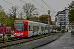 4104 hat nach Entfernung der Ganzreklame  Möbel Porta  erneut eine Neulackierung in das aktuelle KVB-Farbschema erhalten.