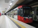 TW 5134 steht als Linie 6 abfahrbereit in der Haltestelle   Dom / Hauptbahnhof .