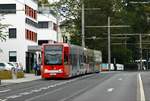 4047 wurde erneut in die aktuellen KVB-Farben lackiert. Hier zu sehen auf der Kölner Straße in frechen am 07.10.2020.