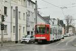 2303 hat eine Neulackierung erhalten. Hier zu sehen auf der Kreuzung Simonskaul/Neusser Straße in Köln Weidenpesch am 14.12.2021.