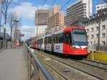 TW 5124 mit einem weiteren unbekannt gebliebenen Wagen am 10. April 2010 als Linie 3 in der Haltestelle  Weisshausstrae .