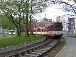 Am 10. April 2010 macht TW 2209 mit einem weiteren Wagen eine Pause  in der Wendeschleife an der Haltestelle  Ubierring .