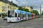 4045 wurde eine neue Ganzreklame  Eurowings  angebracht. Hier zu sehen auf der Kreuzung Aachener Str./Gürtel am 16.06.2017.
