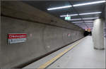 Köln: Nord-Süd-Stadtbahn -

Station Chlodwigplatz: Obwohl nur ein kleiner Teil des Bahnsteiges an beiden Enden in die Tunnelröhren hineinreicht, ist die Bahnsteigaußenwand durchgehen gekrümmt. Noch fährt die wichtige, städteverbindende Linie 16 hier oberirdisch, aber wenn das fehlende Tunnelstück fertig ist, wird diese nach hier unter verlegt und die Tunnelstrecke erhält erst ihren Verkehrswert. 

18.08.2018 (M)