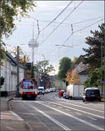 Straßenbündig durch Köln-Neuehrenfeld -    Wiederum die Iltisstraße mit einem Stadtbahnwagen B in Fahrtrichtung Butzweiler Hof.