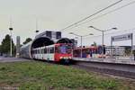 2049 mit 2225 an der Haltestelle Olof-Palme-Allee am 15.06.2020.