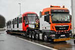 Am 17.12.2020 steht der zweite von 27 Bombardier Flexity Swift HF6 5302 auf dem Tieflader bei Dortmund.