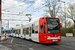 4038 wurde die Ganzgestaltung für das  Museum Schnütgen  entfernt. Hier zu sehen wieder in den aktuellen KVB-Farben auf der Neusser Straße in Köln am 03.04.2021.