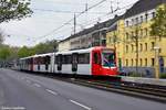 5145 wurde in die aktuellen KVB-Farben lackiert. Hier zu sehen auf der Luxemburger Straße in Köln Klettenberg am 30.04.2021.