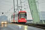 5301 und 5302 als Linie 3 Richtung Holweide auf der Severinsbrücke in Köln am 16.01.2022.