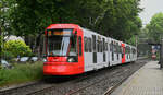 HF6 5303 und 5304 als Linie 13 an der Haltestelle Wüllnerstraße in Köln am 27.05.2022