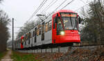 Die beiden HF6 5317 und 5316 befinden sich im Liniendienst. Hier zu sehen zusammen als Linie 5 auf der Brückenrampe in Köln Ossendorf am 25.01.2023.