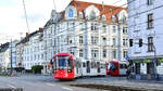 HF6 5327 und 5312 als umgeleitete Linie 5 während Oberleitungs-Arbeiten an der Nußbaumerstraße auf der Kreuzung Subbelrather Str./Gürtel in Köln am 25.02.2024.