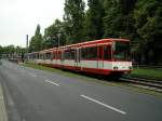 Eine Doppeltraktion aus Stadtbahnwagen B der dritten Generation der Klner Verkehrsbetriebe auf dem Ubierring als Zug der Linie 16 (Rheinuferbahn) nach Kln-Niehl am 14.06.2004.