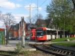 Am 10. April wartet TW 5143 der mit einem 2. unbekannt gebliebenen Wagen vom Typ K5000 als Linie 4 in der Wendeschleife an der Haltestelle  Ubierring  dass sie die Rckfahrt antreten knnen.