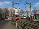 2 unbekannt gebliebene Wagen aus der Serie 2300 konnte ich am 10. April 2010 unterwegs als Linie 16 Fahrtrichtung  Niel, Sebastianstrae  bei der Einfahrt in die Haltestelle  Ubierring  dokumentieren.