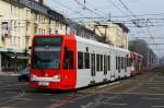 Niederflurwagen 4044 hat eine Neulackierung erhalten. Hier zu sehen auf der Kreuzung Aachener Str./Grtel am 29.03.2013.