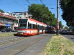 TW 4008 war mit konnte mit einem weiteren Schwesterzug auf der Fahrt als Linie 7 Richtung Frechen am 1.8.13 auf der Hahnenstr.