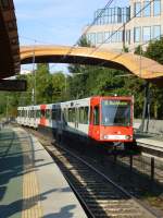 Der Wagen N 2331 der Stadbahnh Kln verlaast hier am 22.08.2013 die Haltestelle Zoo/Flora.