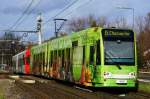 Niederflurwagen 4085 auf der Neusser Straße am 15.02.2014.